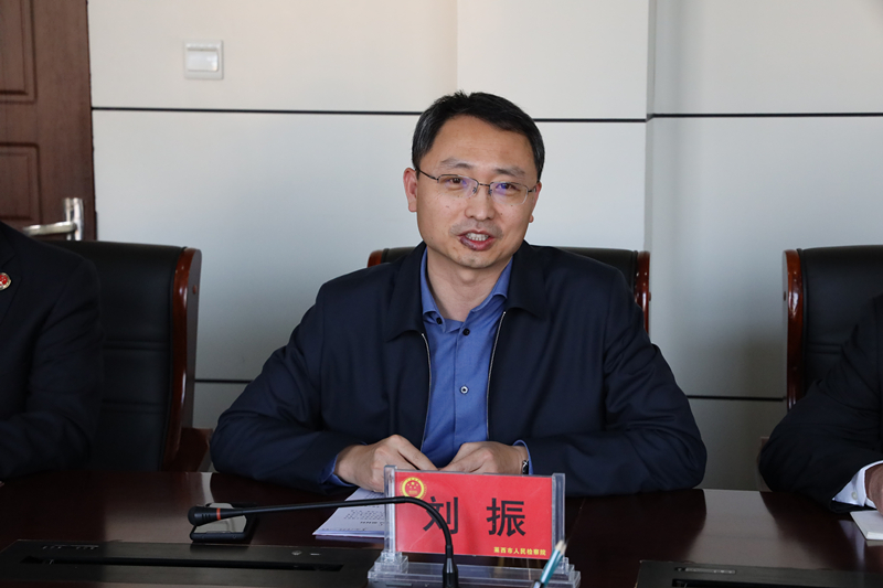 检察动态座谈会上,该院党组书记,代理检察长刘振全面系统地介绍了该院